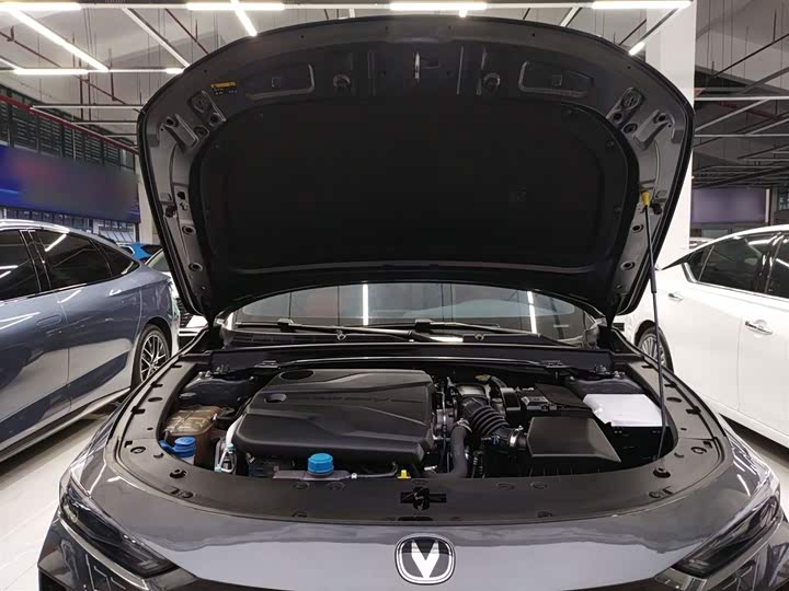 Фото 20 - Changan UNI-V