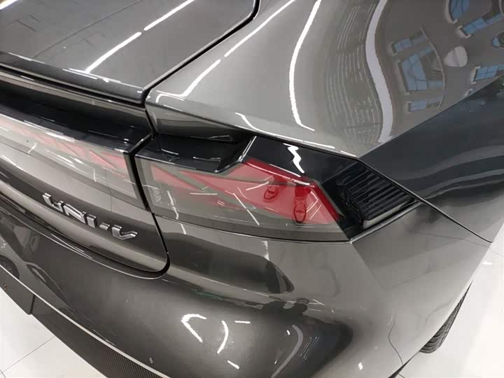 Фото 8 - Changan UNI-V