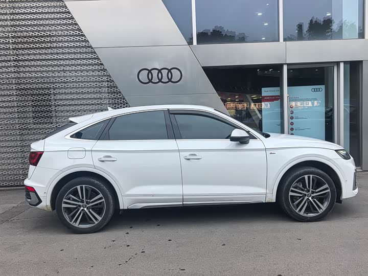 Фото 4 - Audi Q5L Sportback