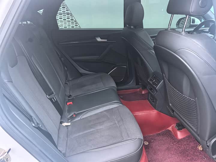 Фото 8 - Audi Q5L Sportback