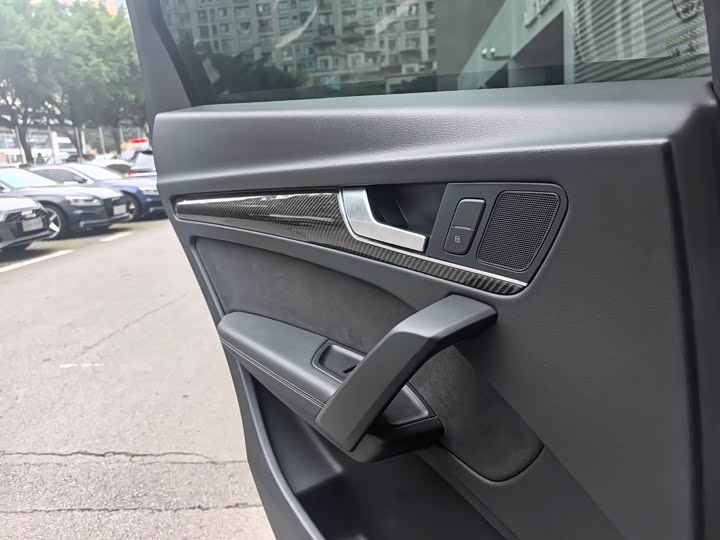 Фото 9 - Audi Q5L Sportback