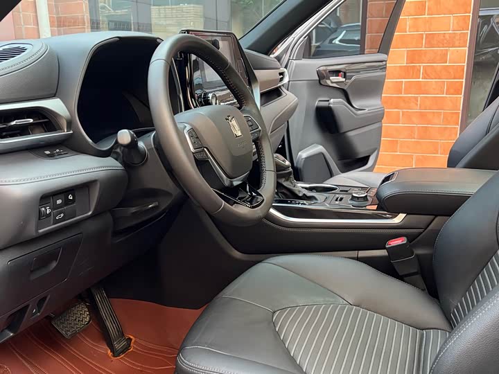 Фото 7 - Toyota Crown Kluger