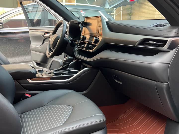 Фото 8 - Toyota Crown Kluger