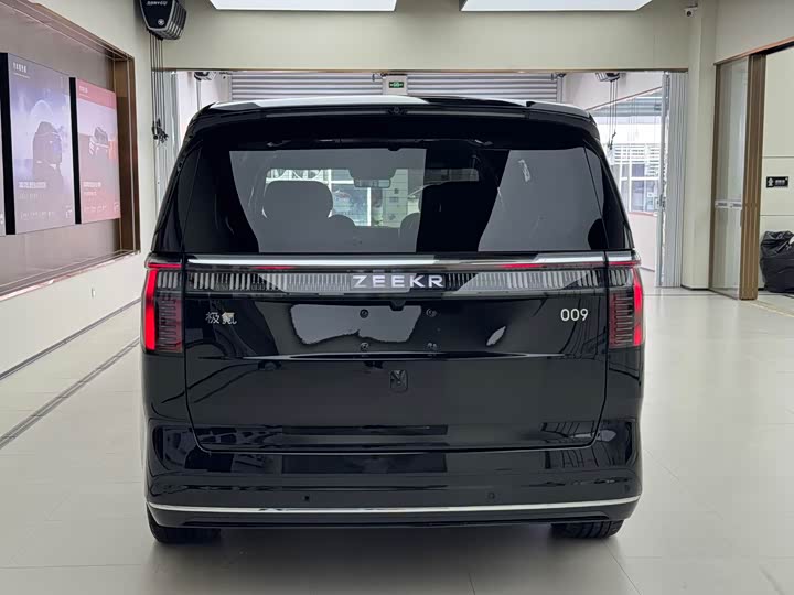 Фото 14 - Zeekr 009