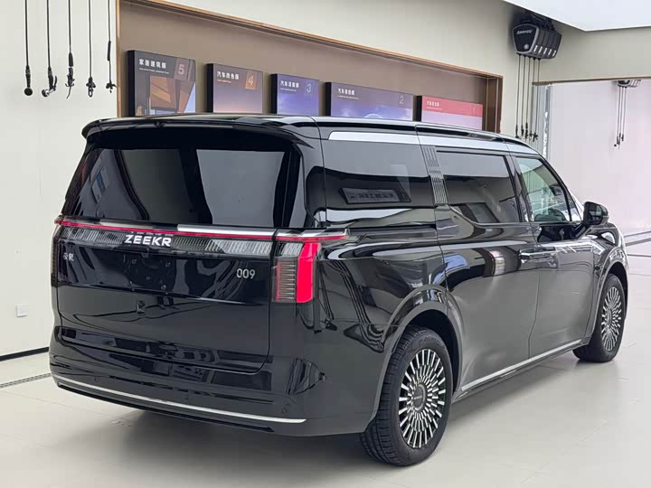 Фото 6 - Zeekr 009