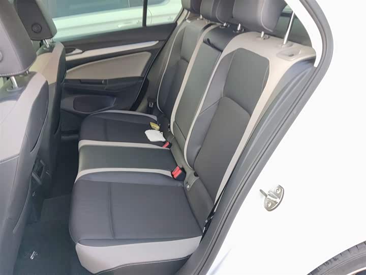 Фото 17 - Volkswagen Golf