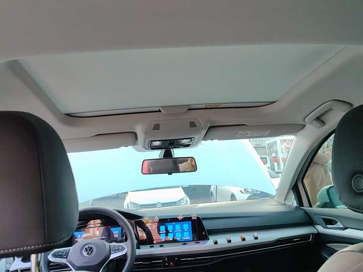 Фото 18 - Volkswagen Golf