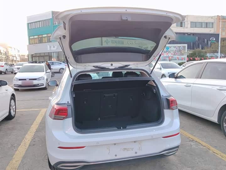 Фото 19 - Volkswagen Golf