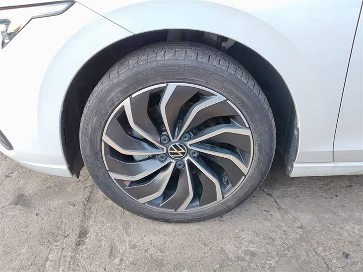 Фото 23 - Volkswagen Golf