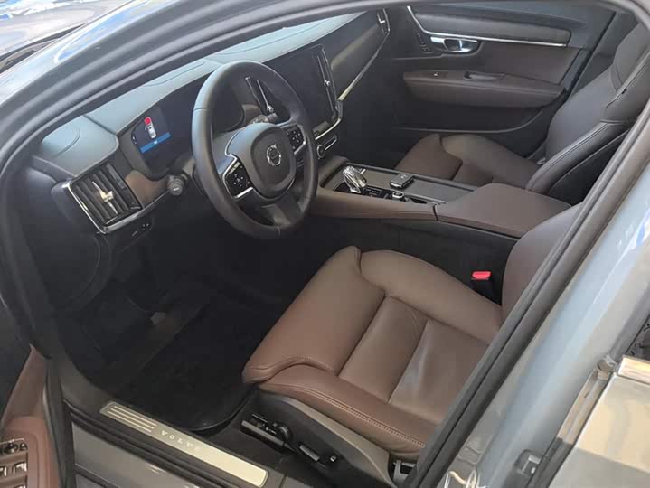 Фото 9 - Volvo S90