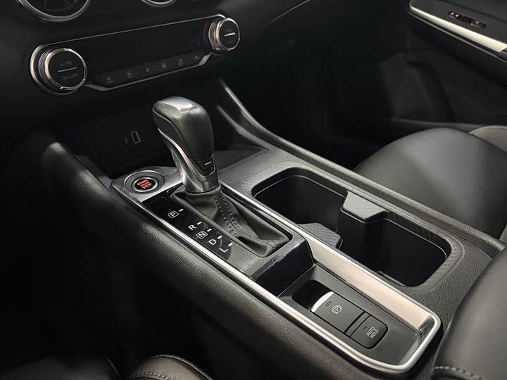 Фото 14 - Nissan Sylphy