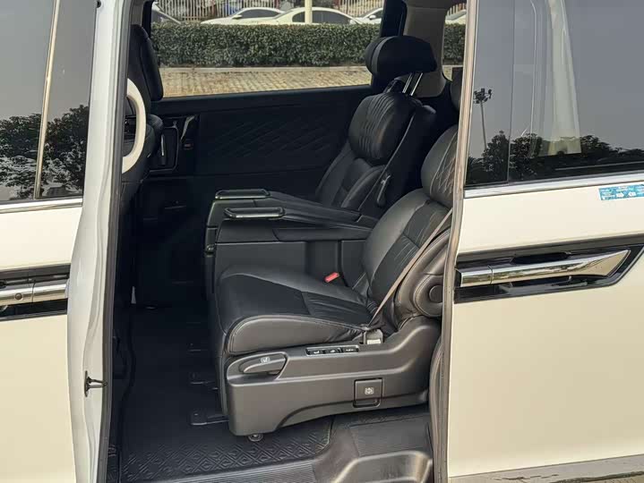 Фото 10 - Honda Elysion