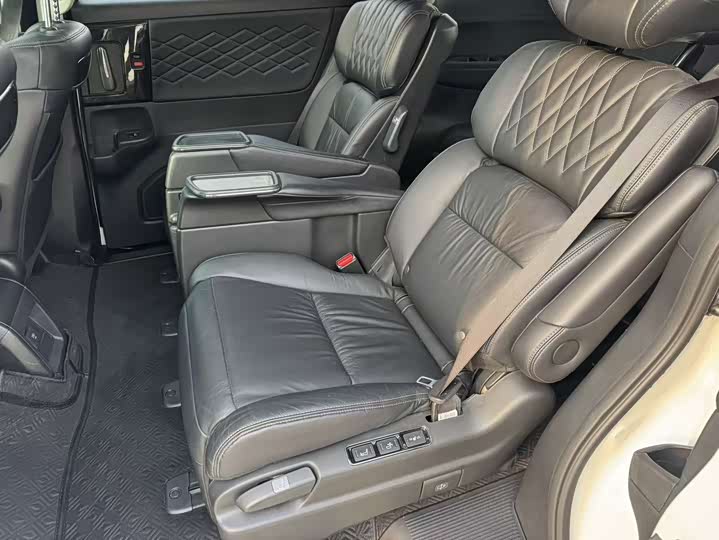 Фото 13 - Honda Elysion