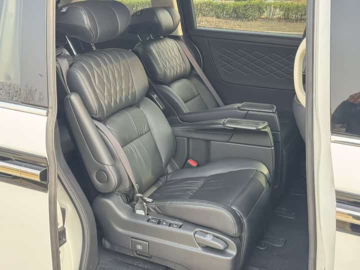 Фото 16 - Honda Elysion