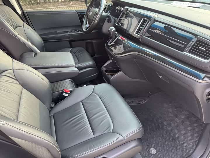 Фото 19 - Honda Elysion