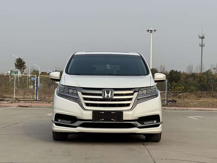 Фото 2 - Honda Elysion