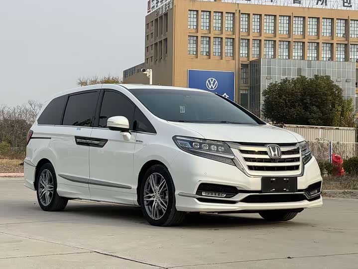 Фото 3 - Honda Elysion