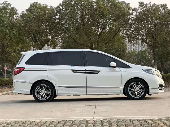 Фото 5 - Honda Elysion