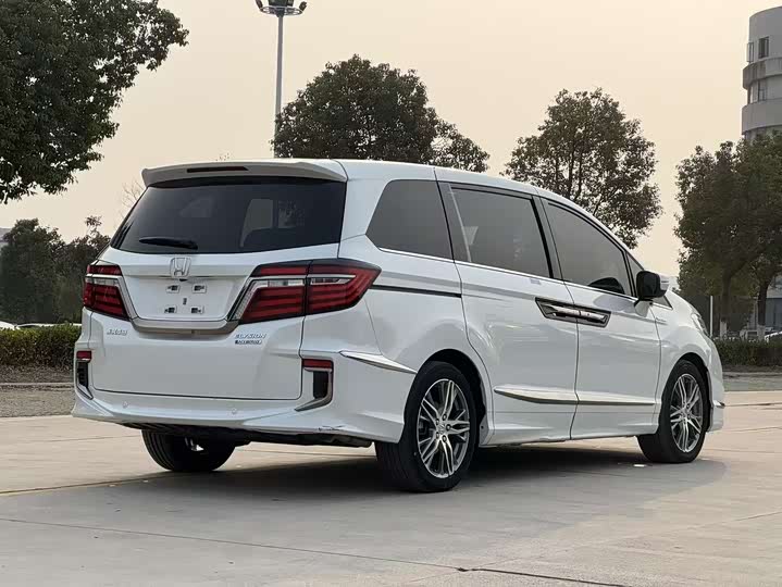 Фото 8 - Honda Elysion