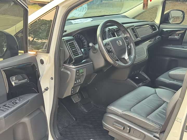 Фото 9 - Honda Elysion