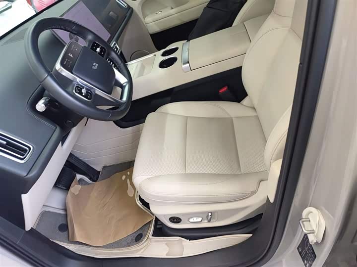 Фото 15 - LiXiang L6