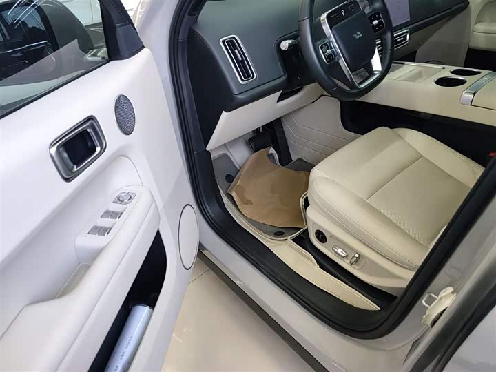 Фото 16 - LiXiang L6