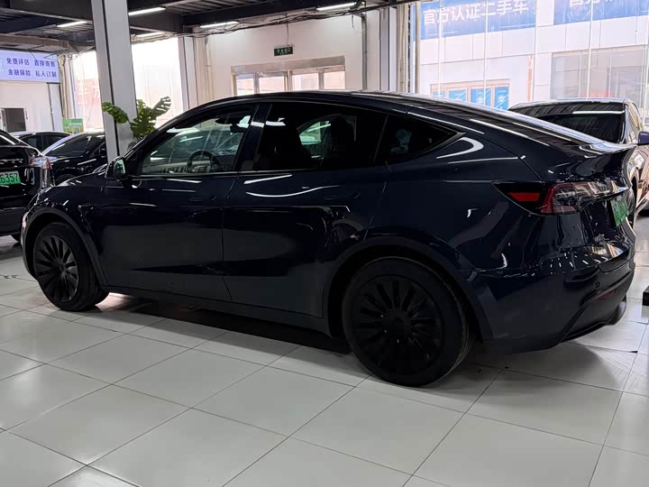 Фото 3 - Tesla Model Y