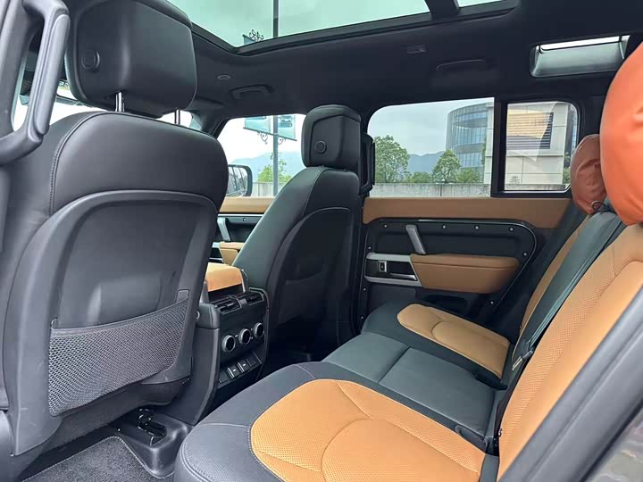 Фото 10 - Land Rover Defender