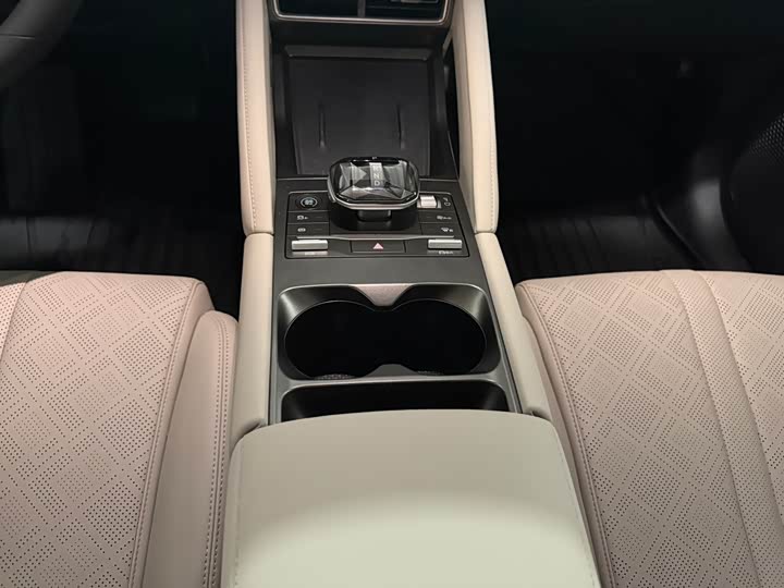 Фото 12 - BYD Yuan Up