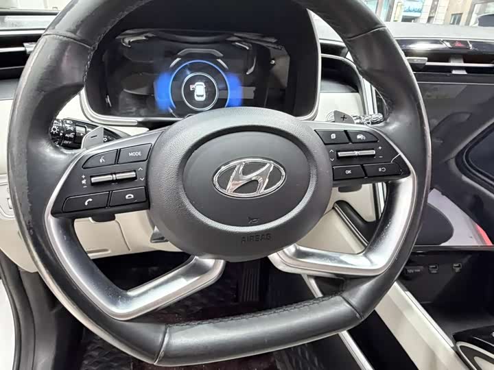 Фото 10 - Hyundai Tucson L