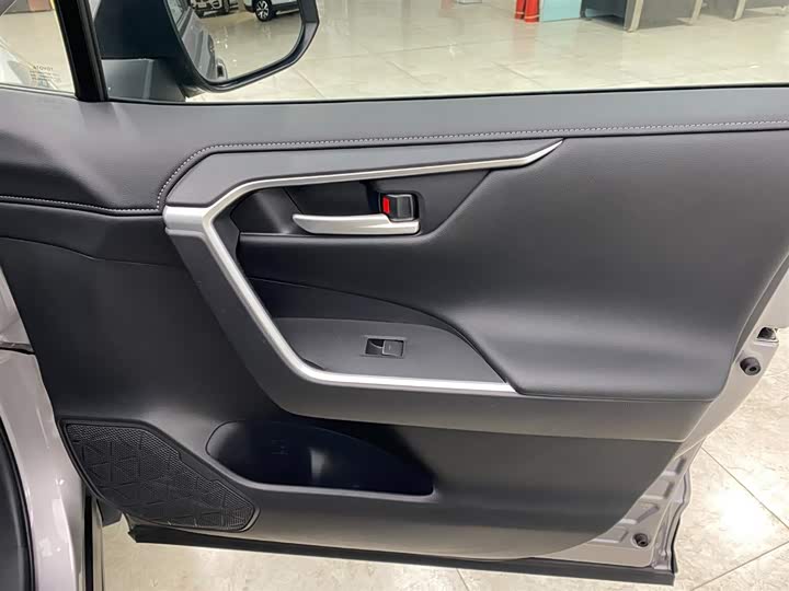 Фото 10 - Toyota Wildlander