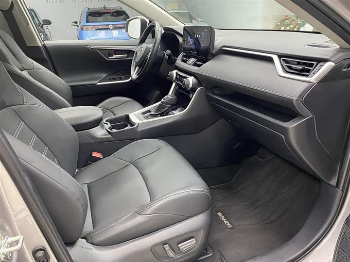 Фото 11 - Toyota Wildlander