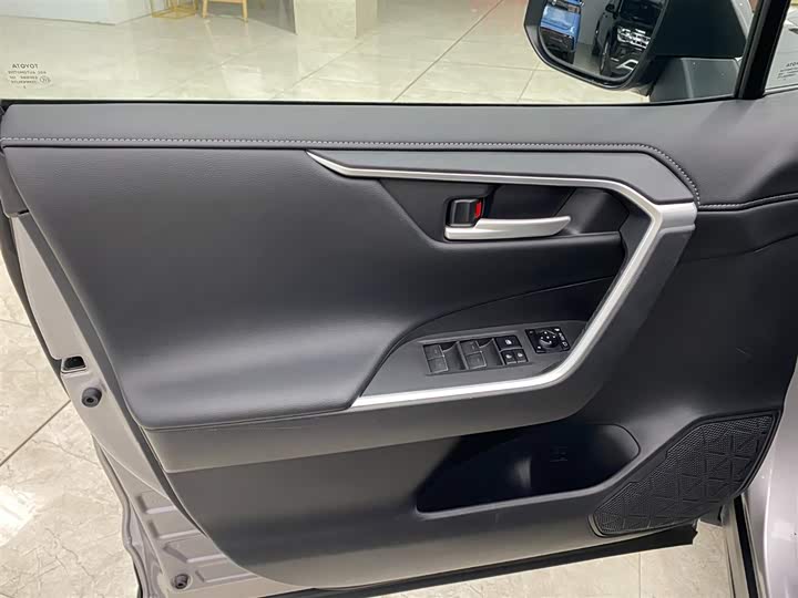 Фото 8 - Toyota Wildlander