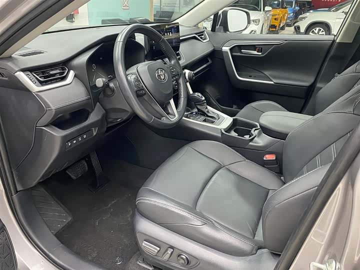 Фото 9 - Toyota Wildlander