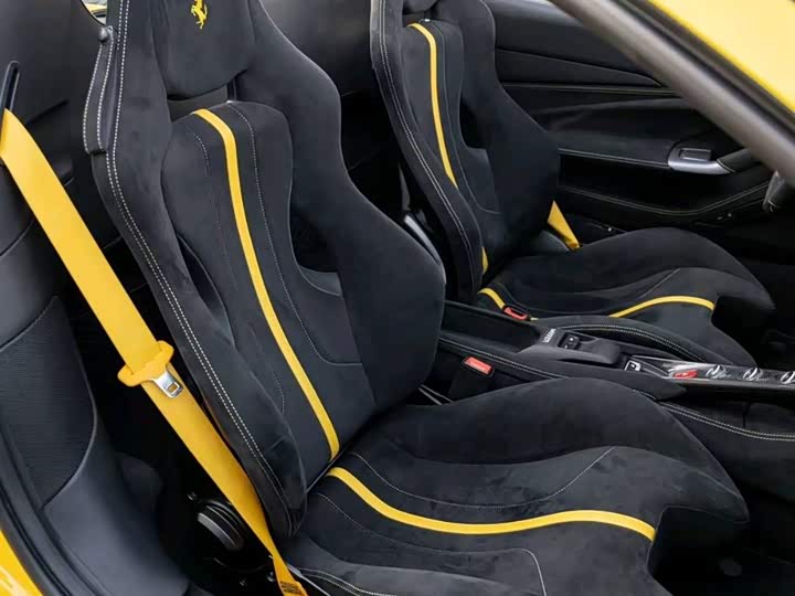 Фото 10 - Ferrari F8