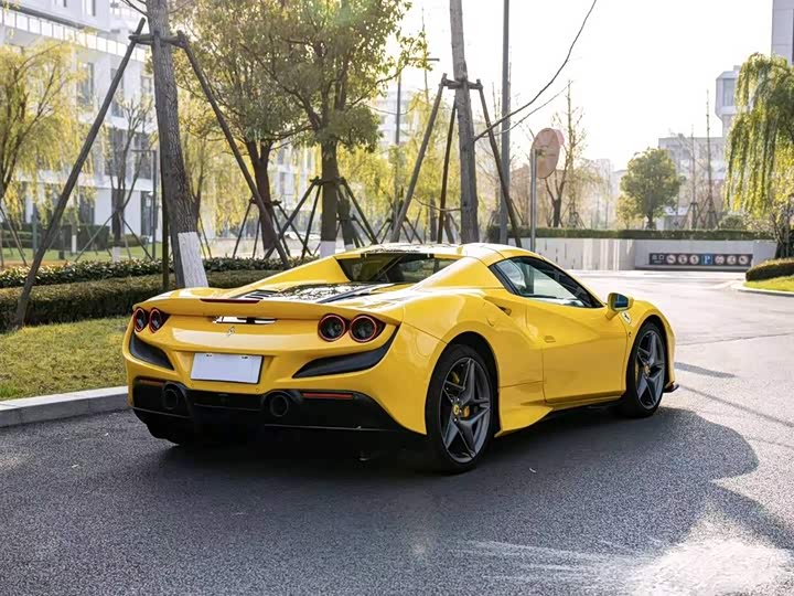 Фото 4 - Ferrari F8