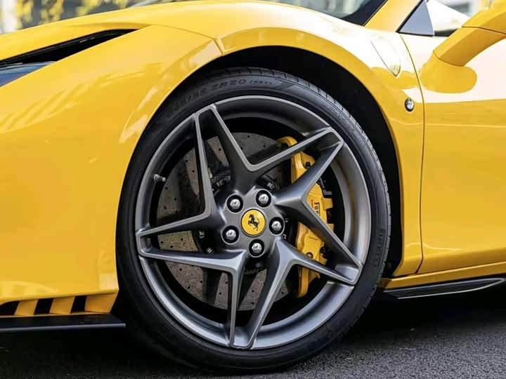 Фото 6 - Ferrari F8