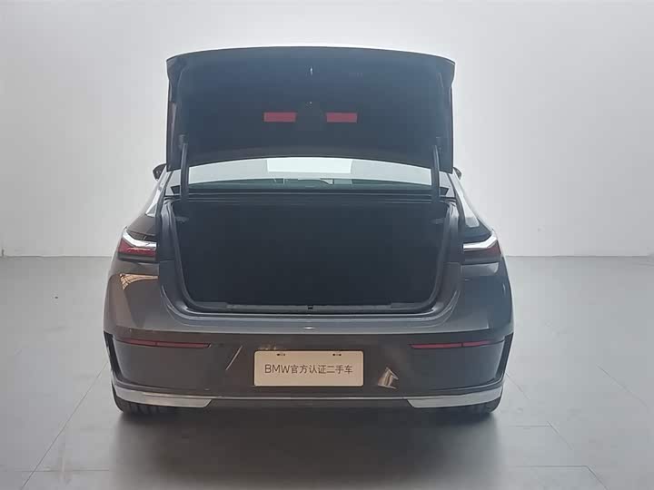 Фото 6 - BMW 7 Series