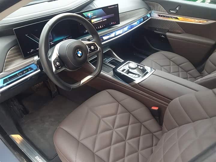 Фото 8 - BMW 7 Series