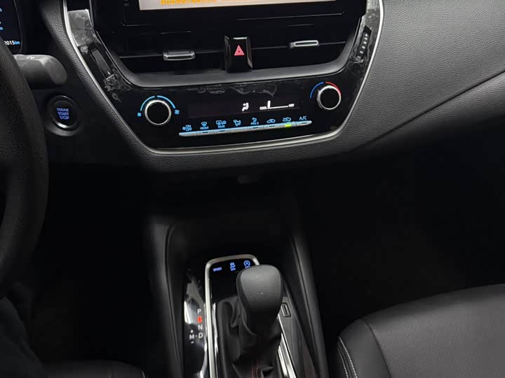 Фото 11 - Toyota Corolla