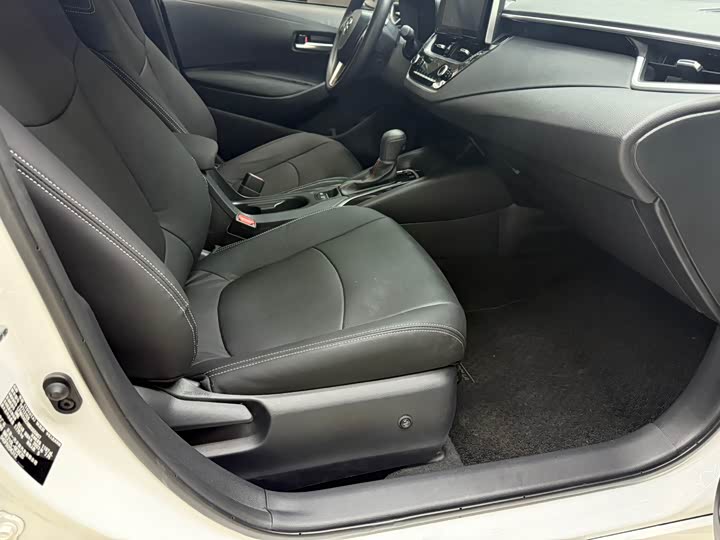 Фото 13 - Toyota Corolla