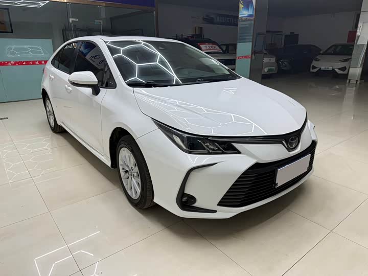 Фото 3 - Toyota Corolla