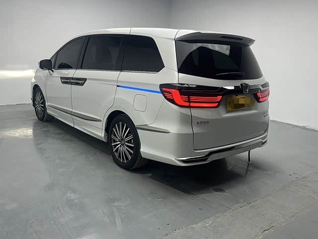 Фото 3 - Honda Elysion