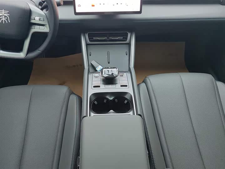 Фото 16 - BYD Qin L