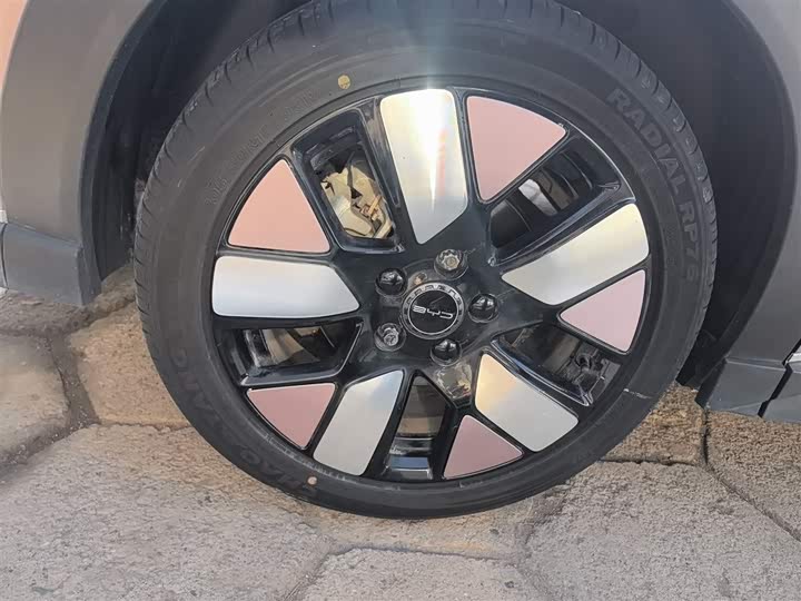 Фото 26 - BYD Dolphin