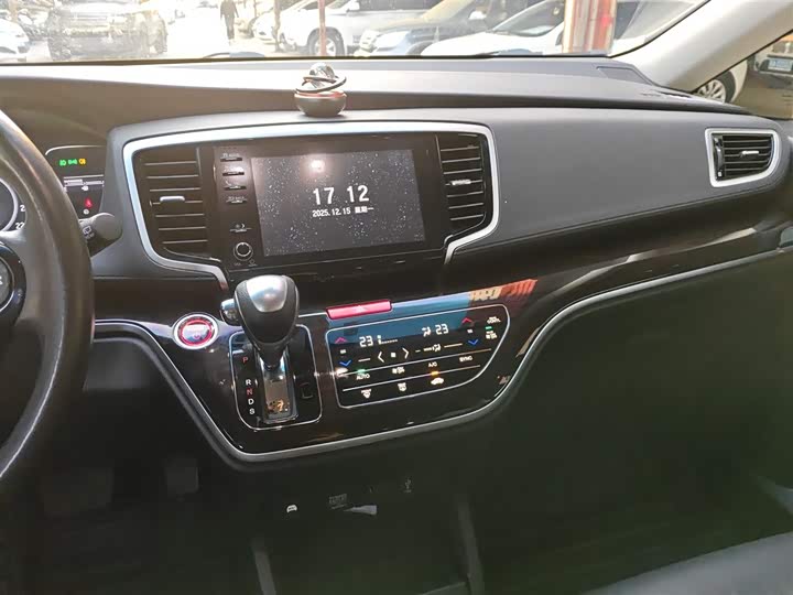 Фото 13 - Honda Odyssey