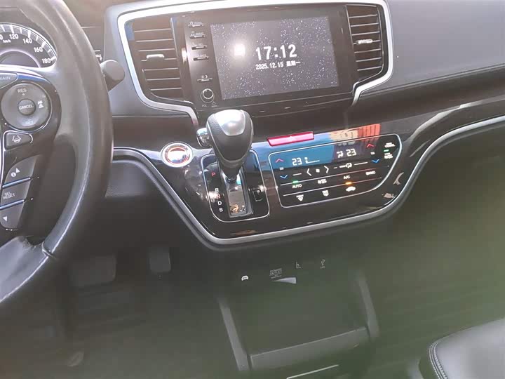 Фото 14 - Honda Odyssey