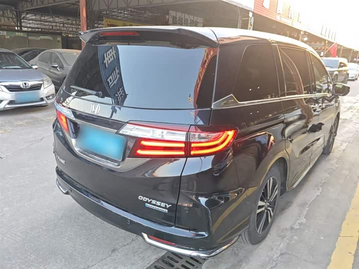 Фото 7 - Honda Odyssey