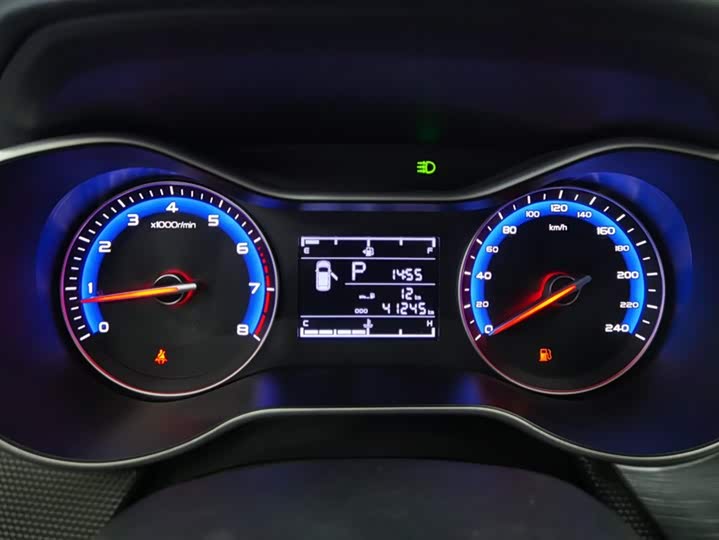 Фото 14 - Geely Vision