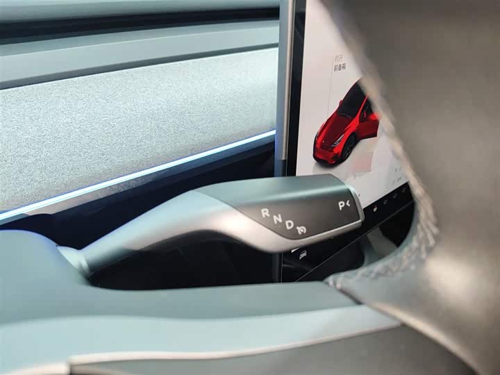 Фото 14 - Tesla Model Y